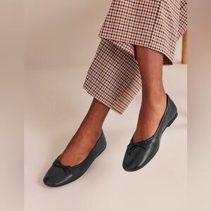 Boden Kitty Flexi Sole Ballet Flats Black Leather Size EU 38 US 7 Scallop Detail
